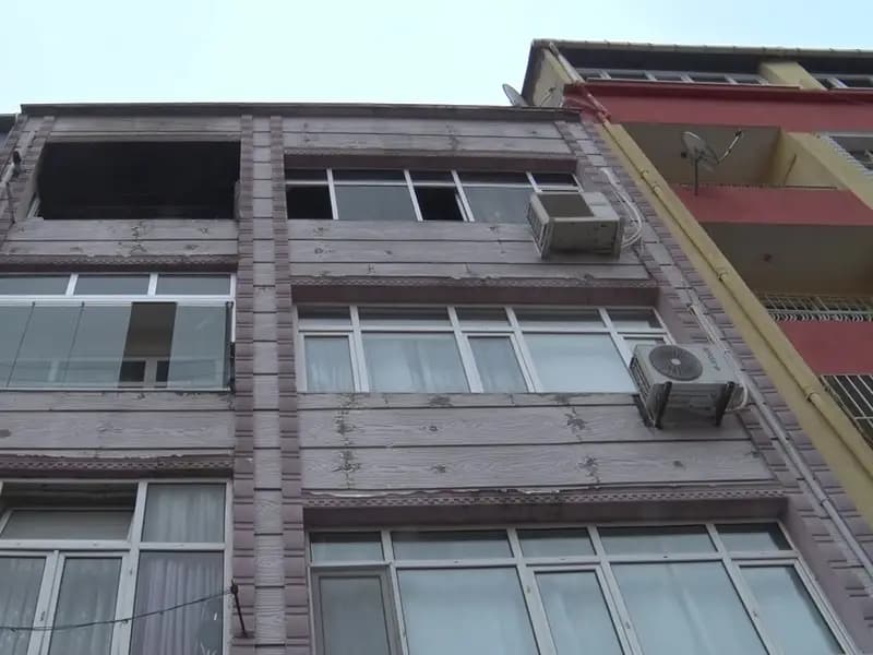 İstanbul'da Eşini Katleden Şüpheli, Evi Ateşe Verdi