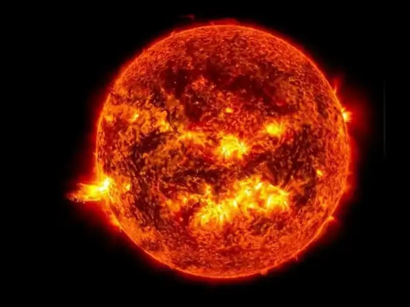 Güneş’teki Şiddetli Patlamalar: Uzmanlar Uyardı, Fırtına Yolda!