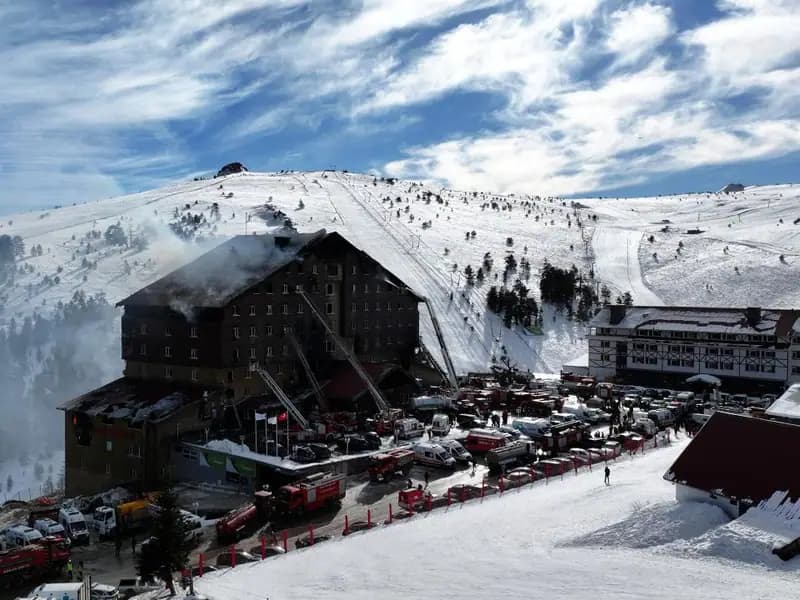 Bolu Belediyesi'nden Şok Açıklama: Yanan Otele Verilen "Uygunluk" Belgesi