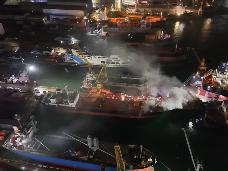İstanbul Tuzla'da 120 Metrelik Gemide Yangın Kontrol Altında