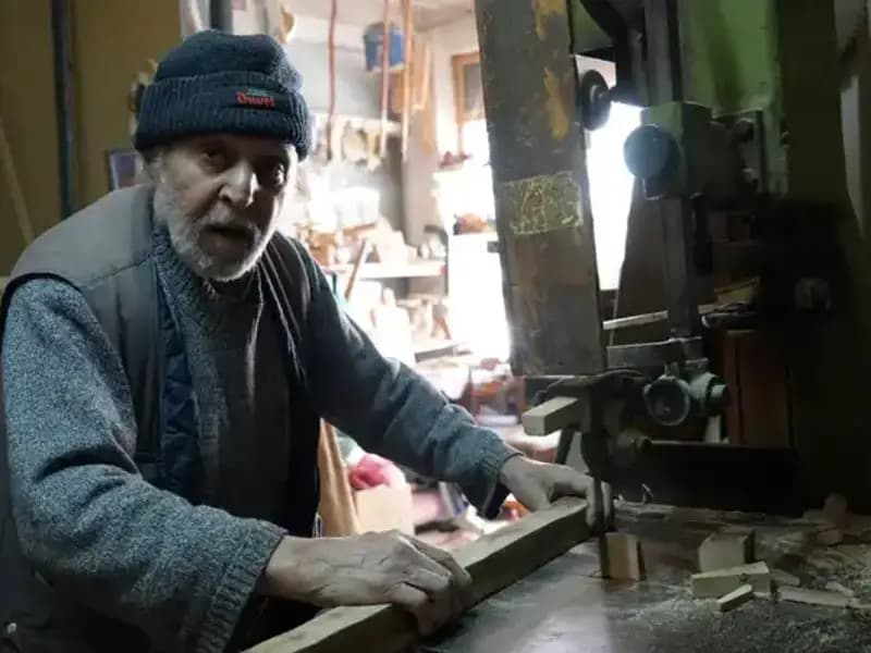87 Yaşında Mesleğiyle Geleceğe Işık Tutan Usta Zanaatkâr