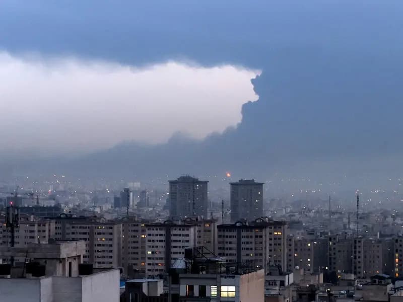 Tahran'daki Petrol Tesislerine Saldırı Sonrası Sağlık Uyarıları