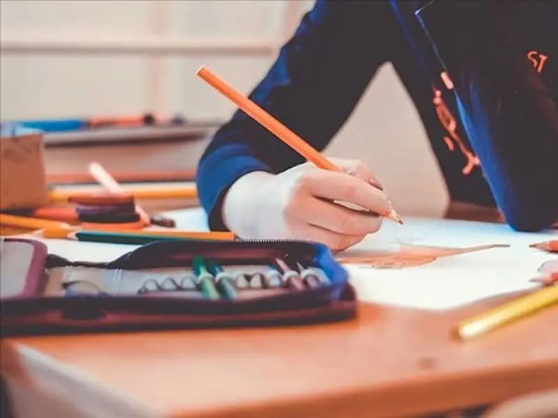 Uşak'ta Öğretmenlere Emoji Cezası Veren Müdür Görevden Alındı