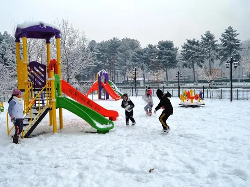 İstanbul'da Okullar Yarın Da Tatil Edildi