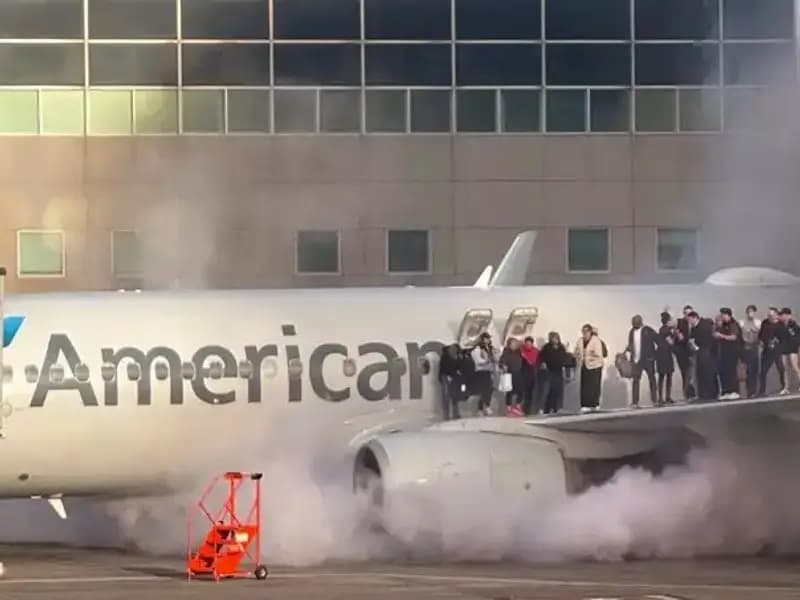 ABD'de Yolcu Uçağı İniş Sonrası Alev Aldı: Yolcular Kaçış Yolu Aradı