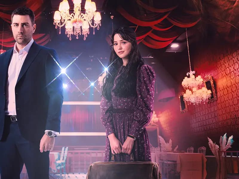 Çirkin Dizisinin Afişi Yayınlandı: Merakla Bekleniyor