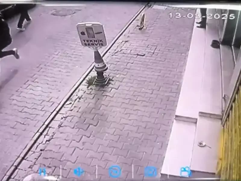 İstanbul'da Silahlı Saldırı: Bacağından Vurulan Genç, Hayatta Kalacak mı?