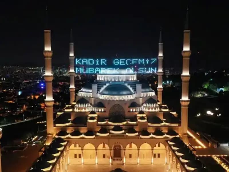 2025 Kadir Gecesi: Mübarek Gece Ne Zaman Kutlanacak?