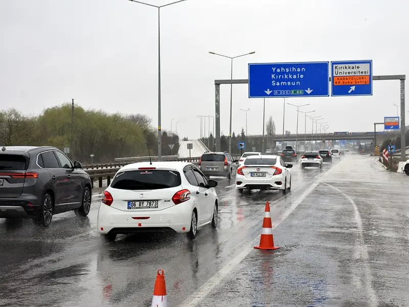 43 İlin Bağlantı Noktasında Bayram Trafik Yoğunluğu