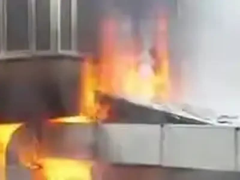 İstanbul'da Büyüyen Kafe Yangını: Şehir Sarsıldı, Mücadele Sürüyor!