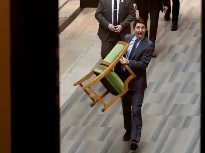 Trudeau'nun İstifası: Sandalyesini de Yanında Götürdü, Tepkiler Büyüyor
