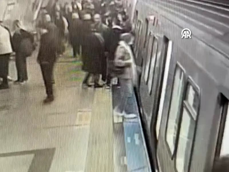 Taksim Metro İstasyonunda Yankesici Suçüstü Yakalandı