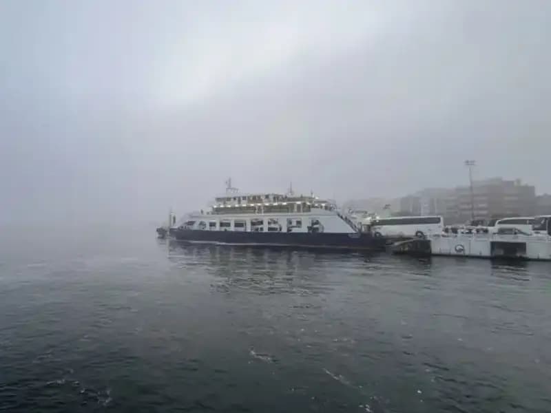 Çanakkale Boğazı'ndaki Yoğun Sis Nedeniyle Gemi Geçişleri Durduruldu