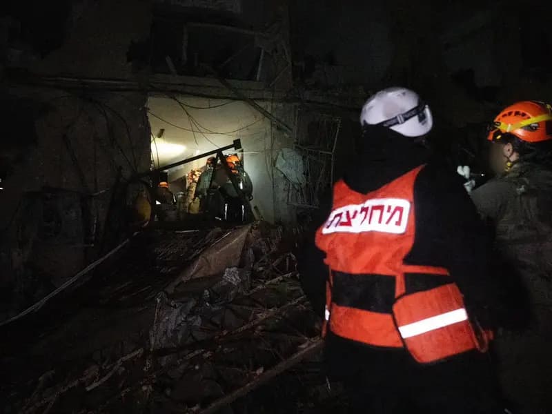 İran Savaşı 22. Günü: Dimona ve Arad'a Füze Saldırısı