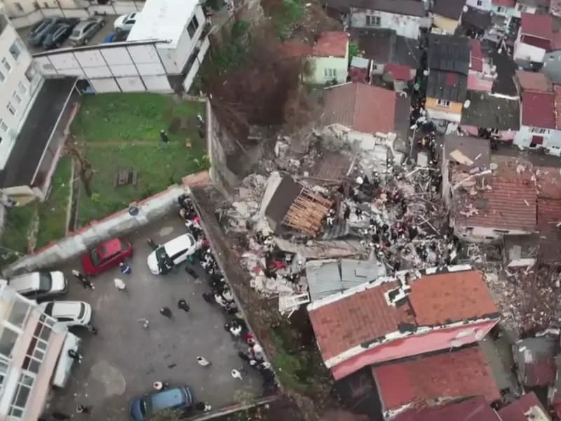 İstanbul Fatih'te Doğal Gaz Patlaması Sonrası İki Bina Çöktü