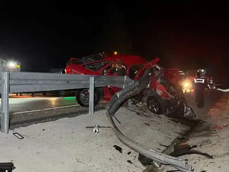 Bariyerlere Çarpan Otomobilde Trajik Kaza: İki Can Hayatını Kaybetti