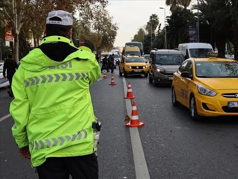 İstanbul'da 16.00'da Trafiğe Kapanacak Yollar Açıklandı