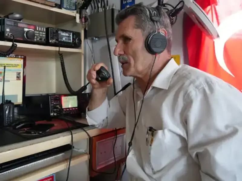 Evde Hobi Telsiz İstasyonu Kurdu: 180 Ülke ile Bağlantıda