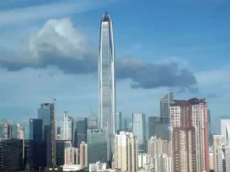 Dünyanın En Yüksek Gökdeleni Terk Edilmişlikten Kurtuluyor: Yeniden Canlanma Süreci