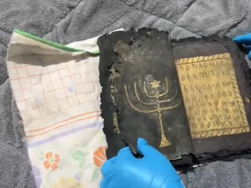 Aydın’da Bizans Dönemine Ait Altın İşlemeli Dua Kitabı Ele Geçirildi