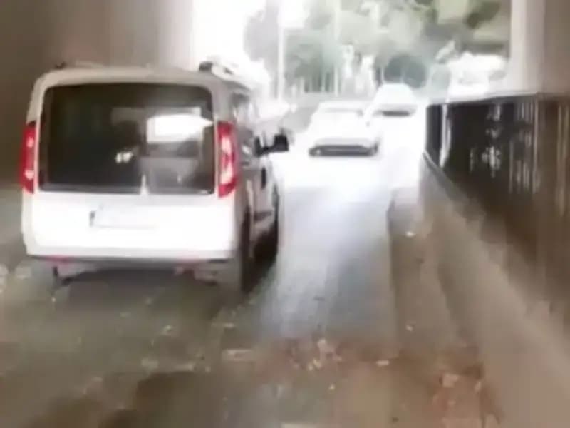 Trafikte Dehşet Anları: Beton Parçaları Araçların Üzerine Düştü