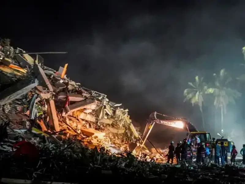 Myanmar'da Üç Gün Sonra Enkaz Altında Kurtarılan Genç Kızın Hikayesi