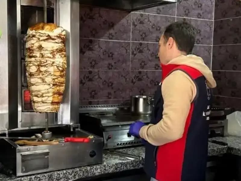 Tavuk Döner Alarmı: Ülke Genelinde İşletmelere Baskınlar Şaşkınlık Yaratıyor