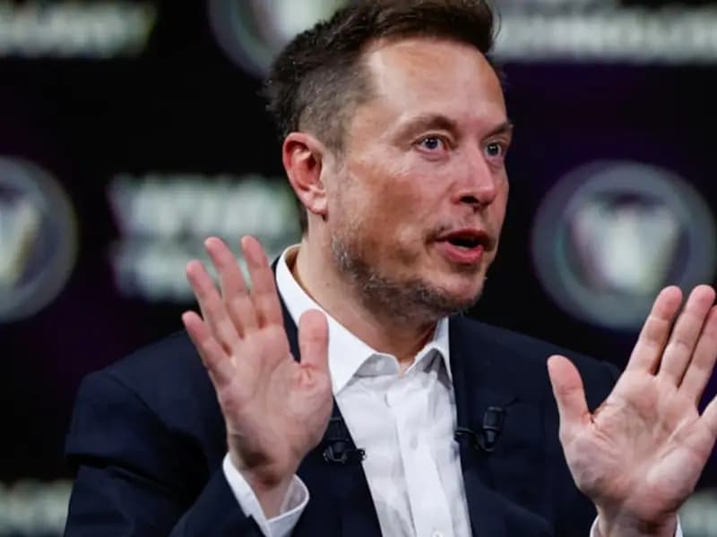 Elon Musk’tan insansı robot kararı