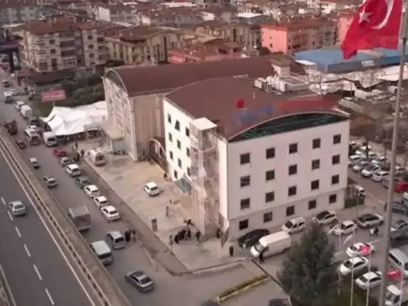 Özel Hastaneye Deprem Mührü: Perde Betonları Kestiler mi?