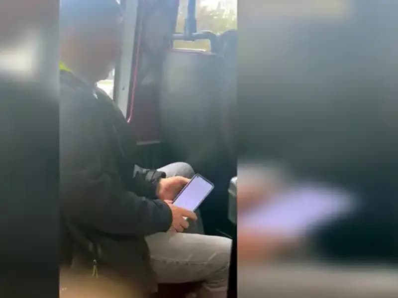 Minibüste Genç Kızı Taciz Eden Şüpheli Hızla Yakalandı