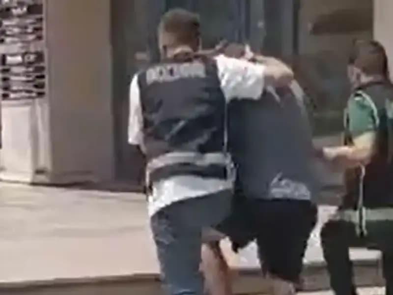 Sahte Dövizle Alışveriş Yapan Turist Sınır Dışı Edildi: Olayın Detayları