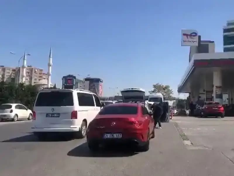 Deprem Sonrası Akaryakıt İstasyonlarında Uzayan Kuyruklar ve Tepkiler