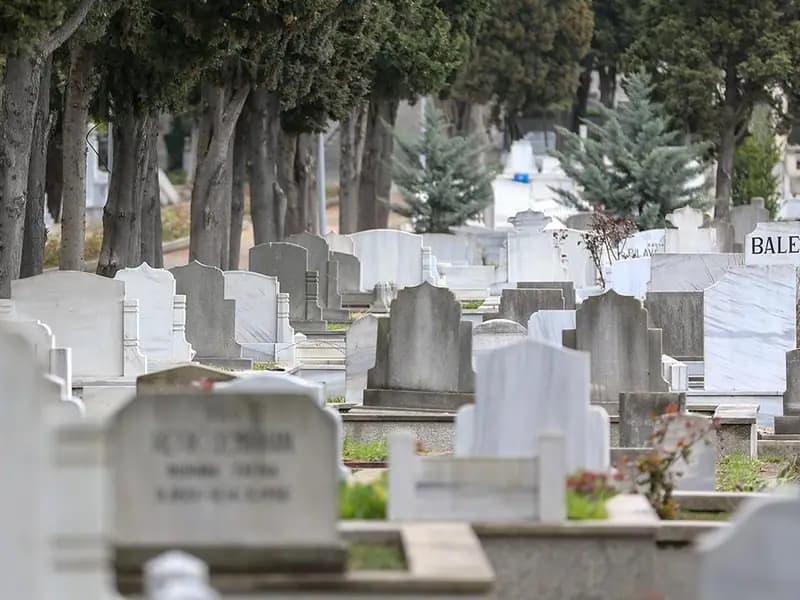 İBB Mezar Yeri Ücretlerine Yüzde 60 Zam Yaptı
