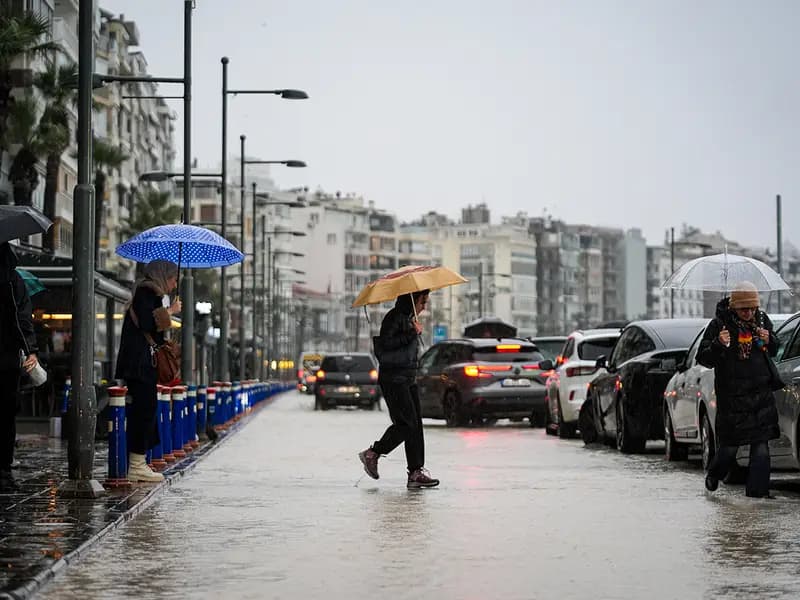 Bayramda Hava Durumu: Sıcaklık Düşüyor, Yağışlar Geliyor