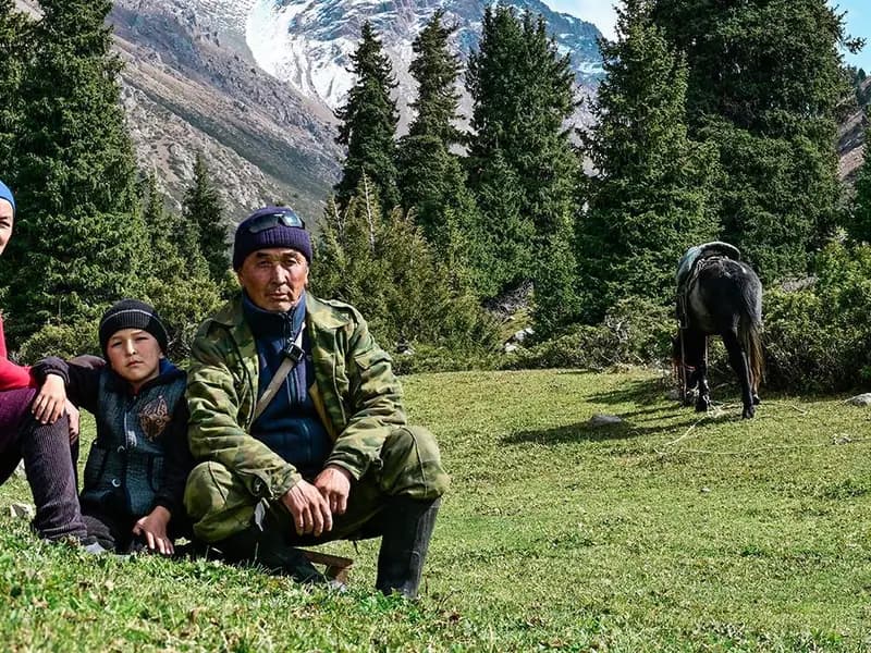 Tanrı Dağları'nda Kaybolan Türk Aile Bulundu