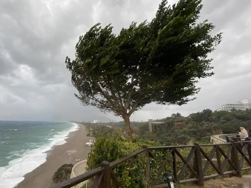 Orta Karadeniz'de Fırtına Uyarısı Verildi