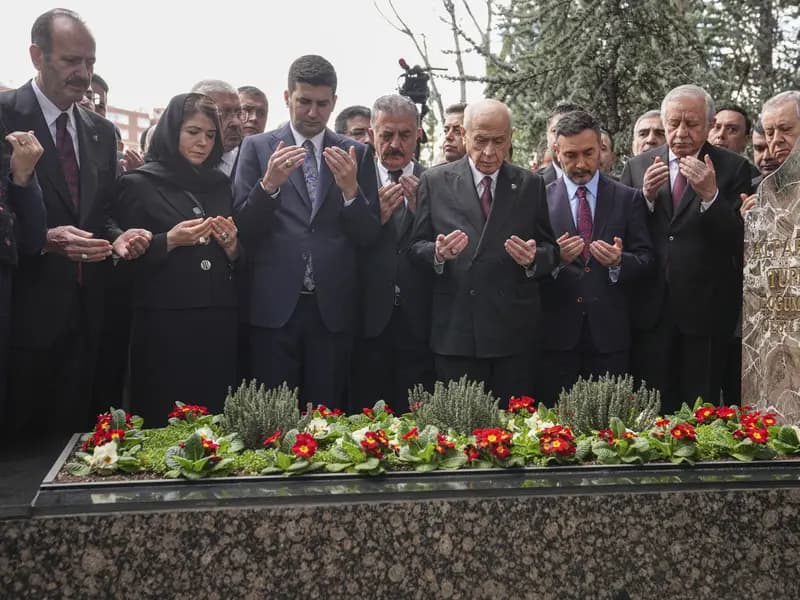Devlet Bahçeli, Türkeş'in Anma Törenine Katıldı