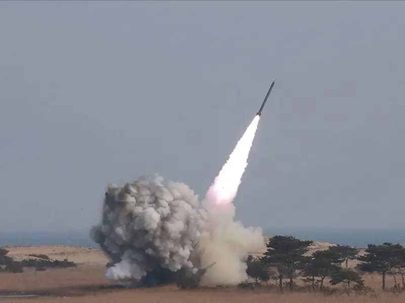 Kuzey Kore'den Doğu Denizi'ne Gizemli Roket Fırlatması