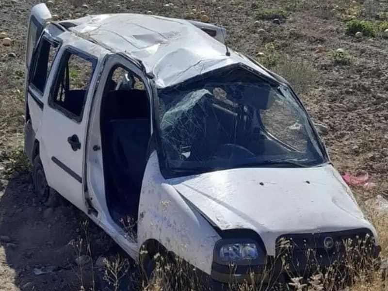 Kayseri'de Trafik Kazası: 1 Kişi Hayatını Kaybetti, 2 Yaralı"
