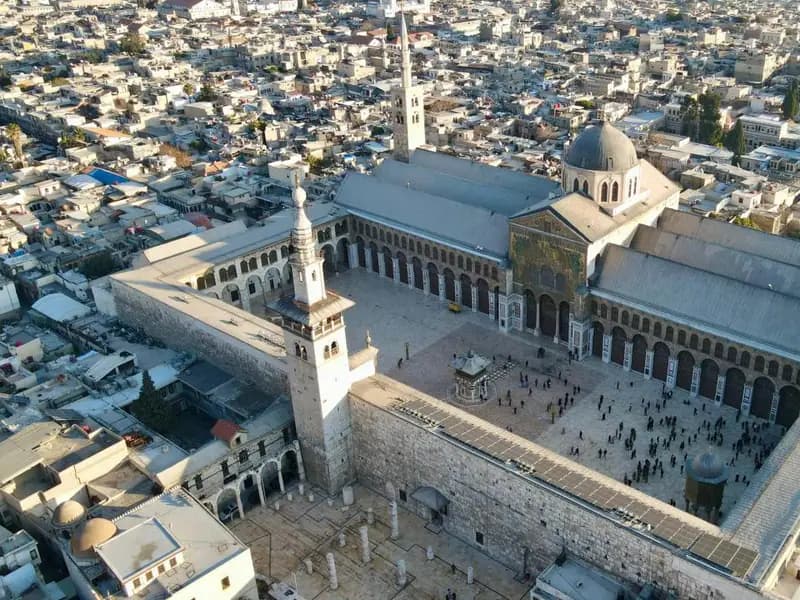 Suriye'de Halk Cuma Namazı İçin Camilere Akın Ediyor