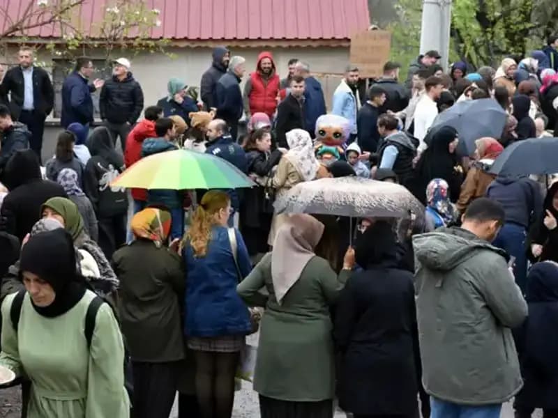 Bayram Geleneği Devam Ediyor: 12 Bin Kişi Bir Araya Geldi!