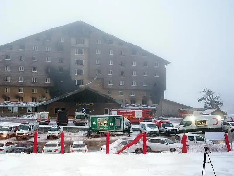 Kartalkaya'da otelde çıkan yangın söndürüldü