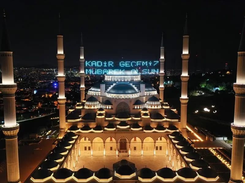 2026 Kadir Gecesi Ne Zaman? Dua ve İbadetle İdrak Edilecek