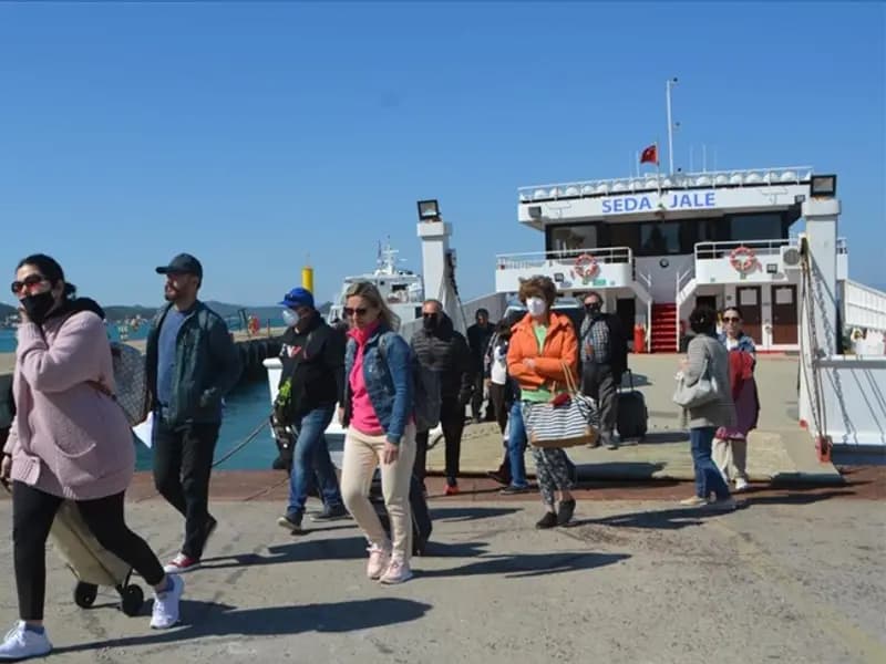 Midilli'de Çiftçi Protestosu: Türk Yolcular Adada Mahsur Kaldı