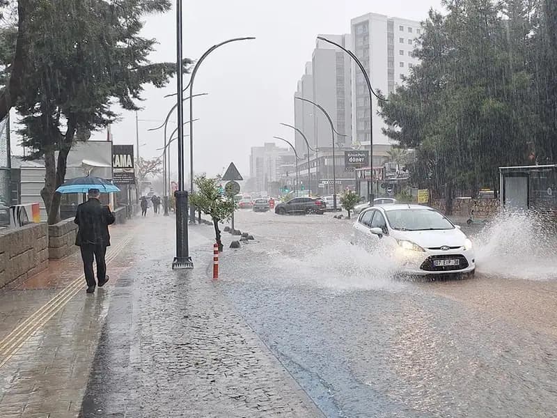 Meteoroloji 17 İli Uyardı: Turuncu ve Sarı Kodlar Devrede