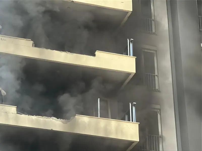 Antalya'da Tadilat Halindeki Otelde Yangın Çıktı