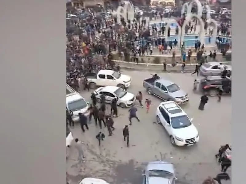 Rakkalılar, Teröristleri Taşlayarak Kovdu!