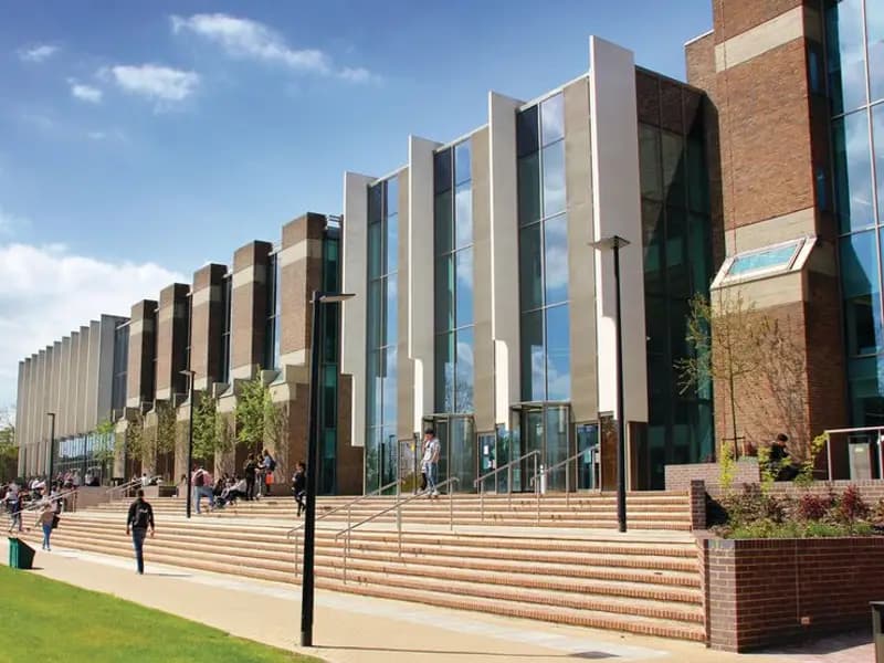 İngiltere'de Kent Üniversitesi'nde Menenjit Salgını: 2 Ölü