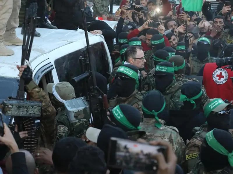 Hamas, İsrail'e 3 Kadın Esiri Teslim Etti