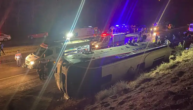 İşçi Servisi Devrildi: 23 Kişi Hastaneye Kaldırıldı!